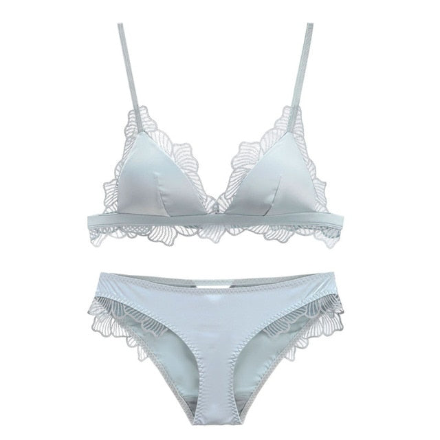 Luxury & Comfort Combined: Silk Lingerie Bra and Brief Set